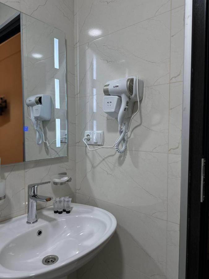 Hotel Bina N28 Kutaisi Esterno foto