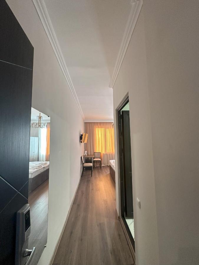Hotel Bina N28 Kutaisi Esterno foto