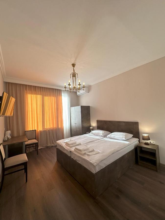 Hotel Bina N28 Kutaisi Esterno foto