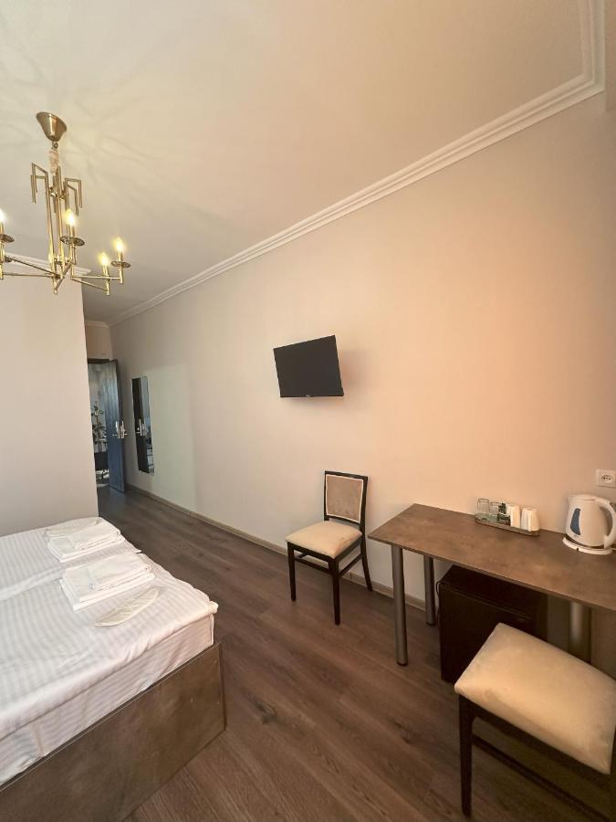 Hotel Bina N28 Kutaisi Esterno foto