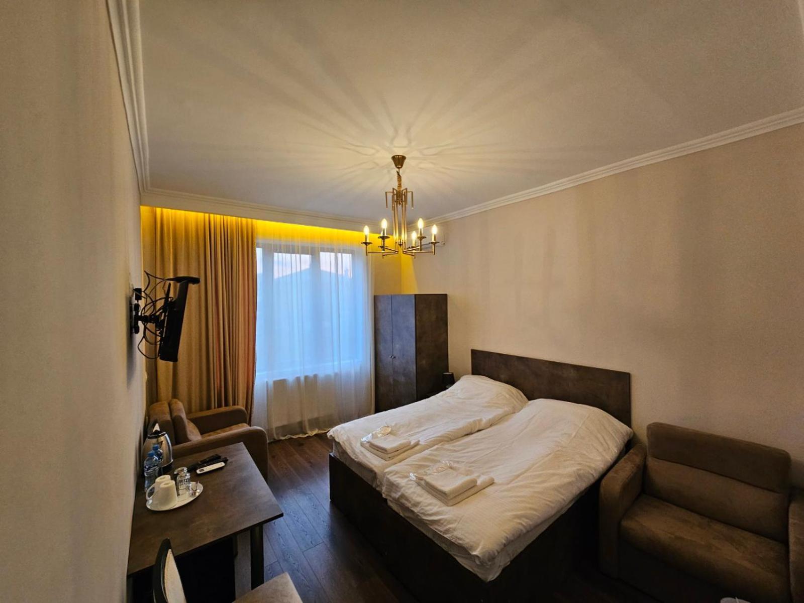 Hotel Bina N28 Kutaisi Esterno foto