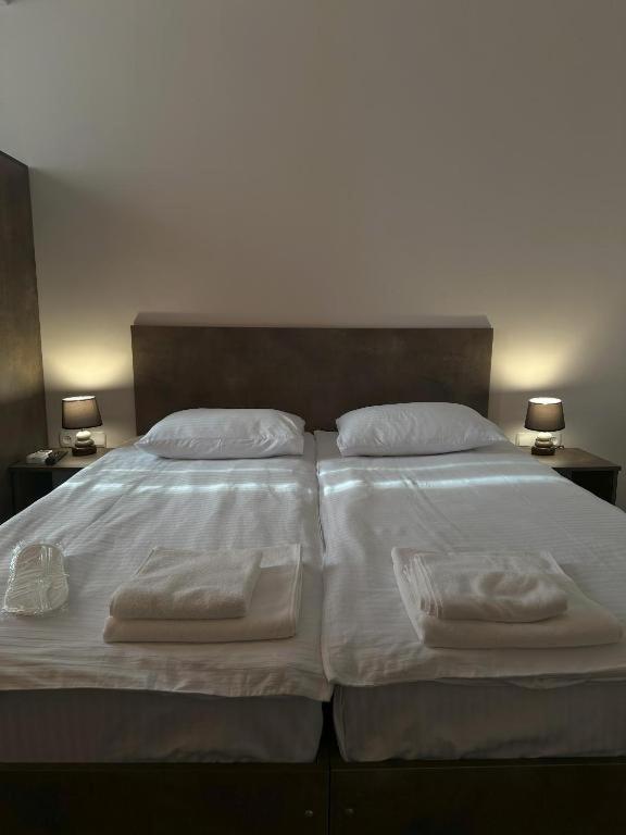 Hotel Bina N28 Kutaisi Esterno foto